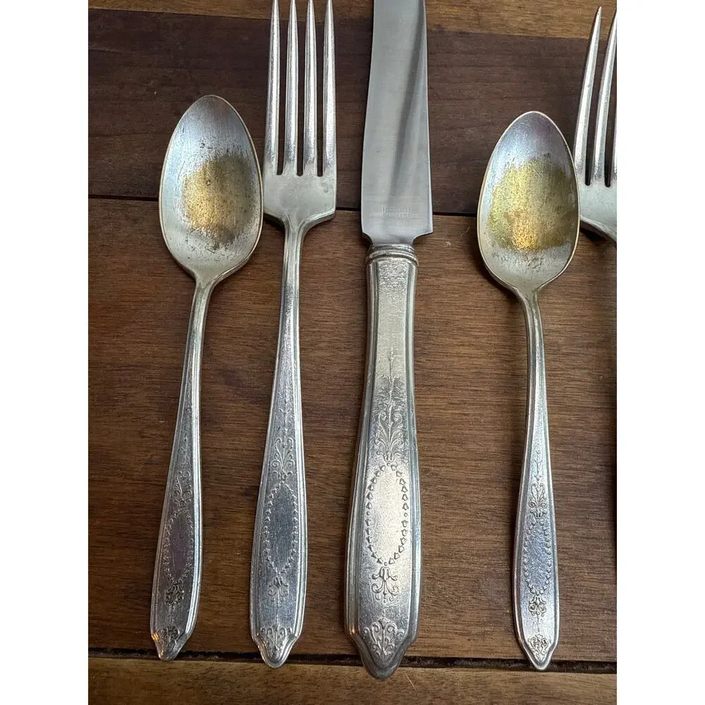 International Silver Empire (Silverplate, 1921) Vintage Silverware 16 Piece Set